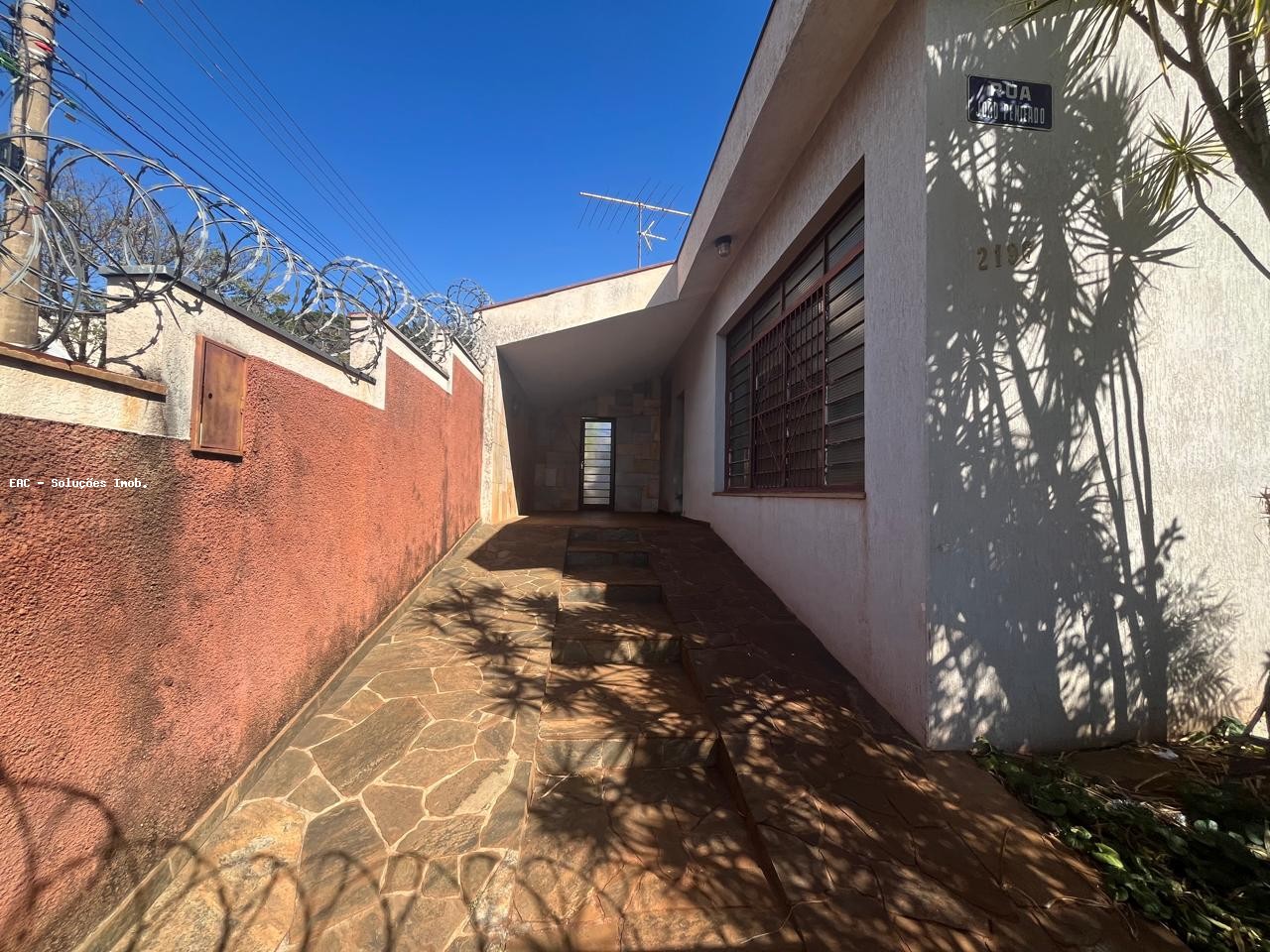 Casa, 3 quartos, 210 m² - Foto 1